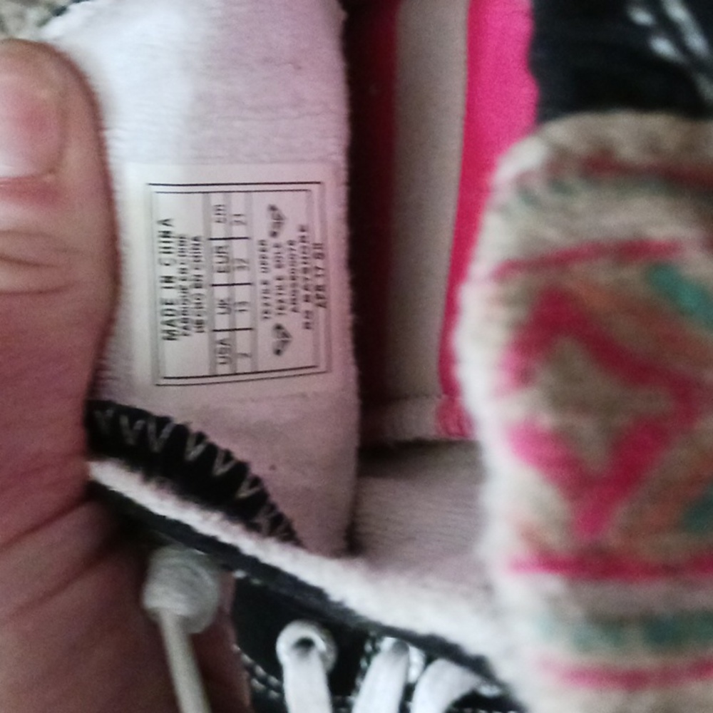 Roxy Shoes - Picture 2 of 3